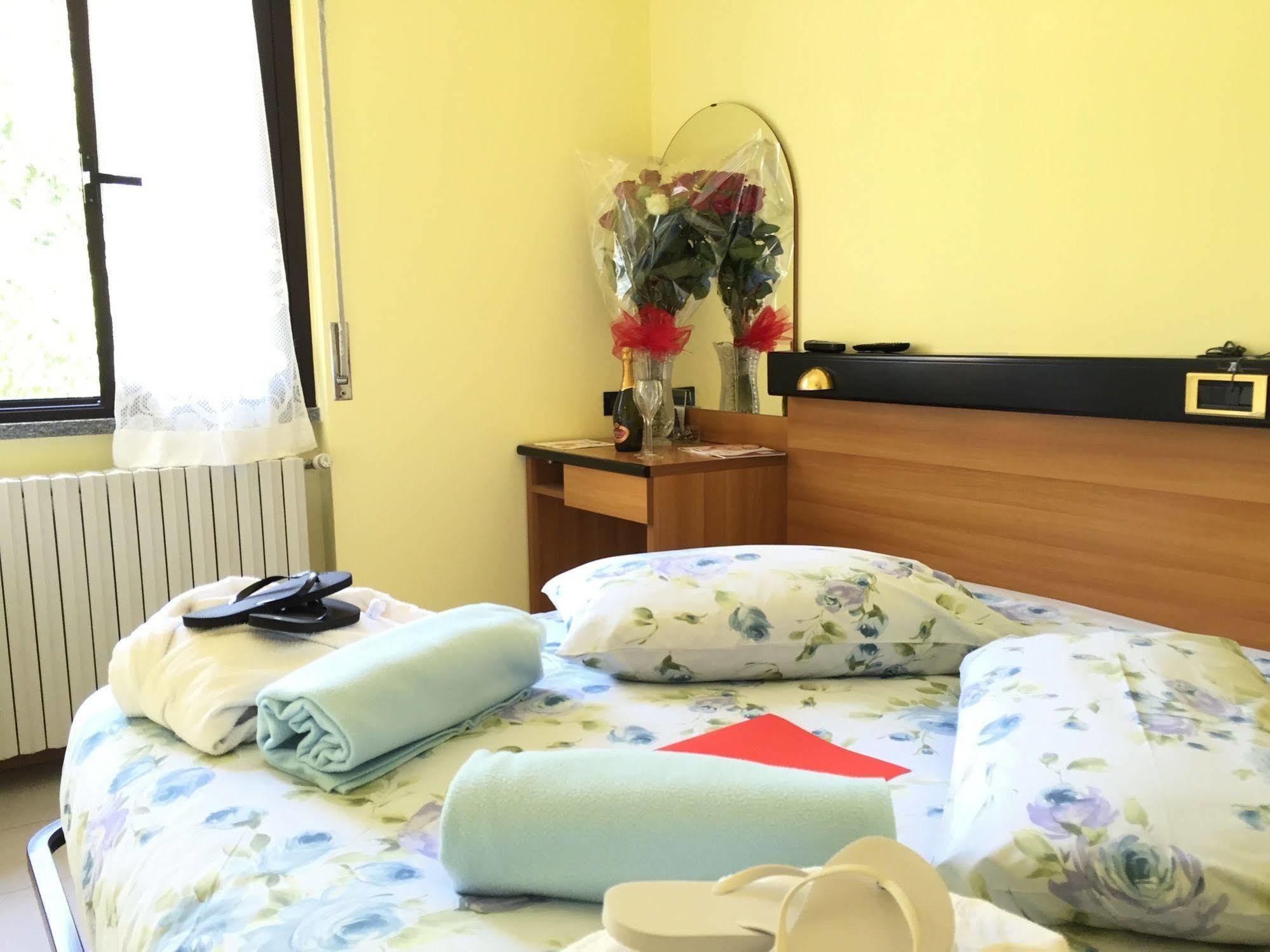 Albergo Sala Valbrona Zewnętrze zdjęcie